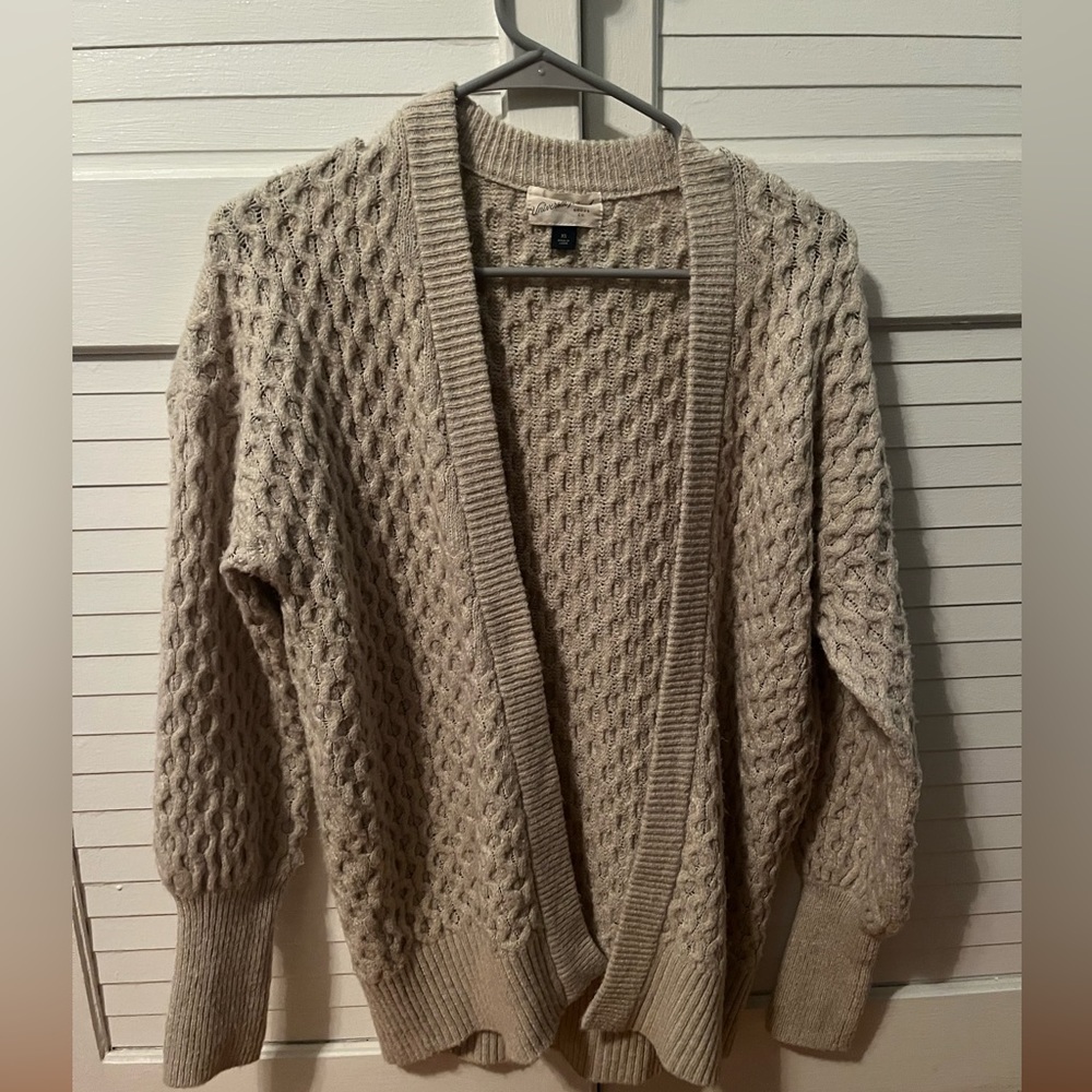 Universal Thread Cream Cardigan Sweater